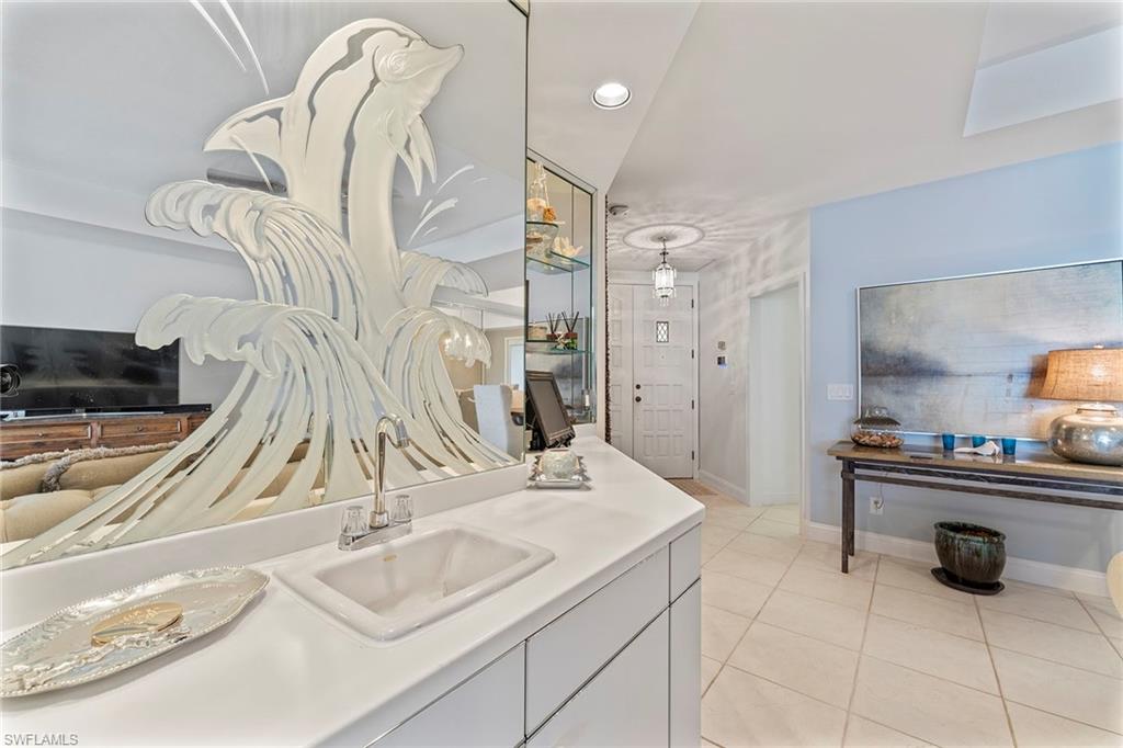 2000 Royal Marco WAY # 607