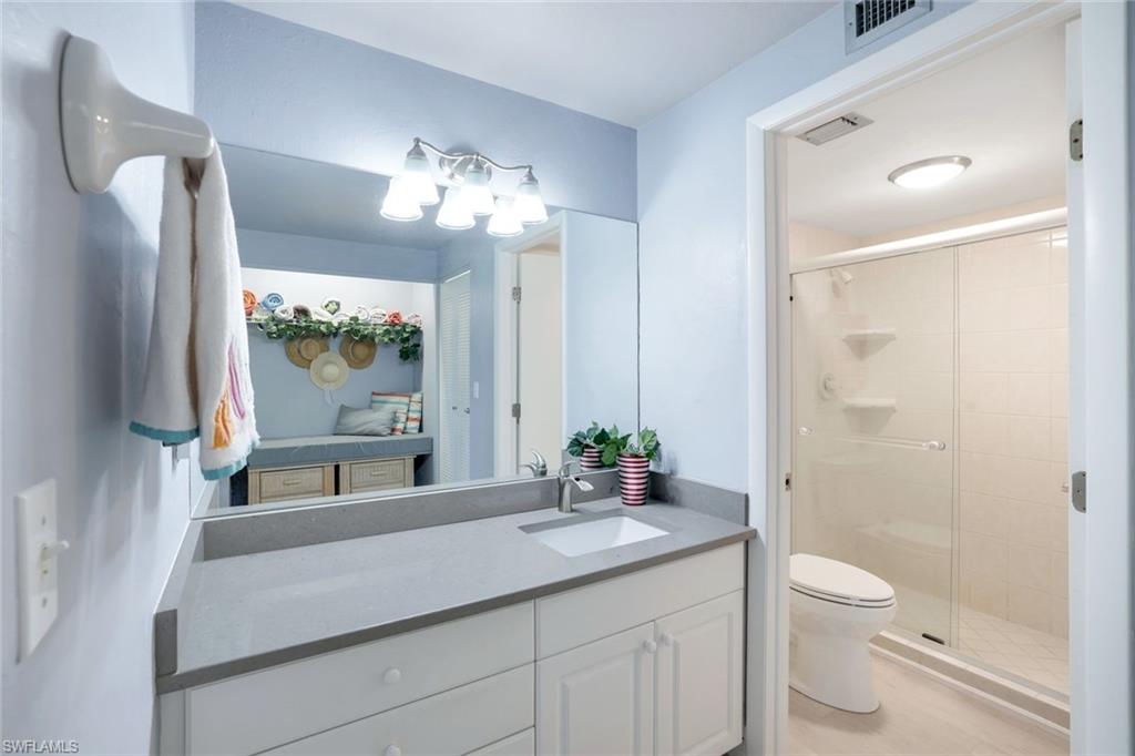 320 Seaview CT # 308 Unit: 2-308