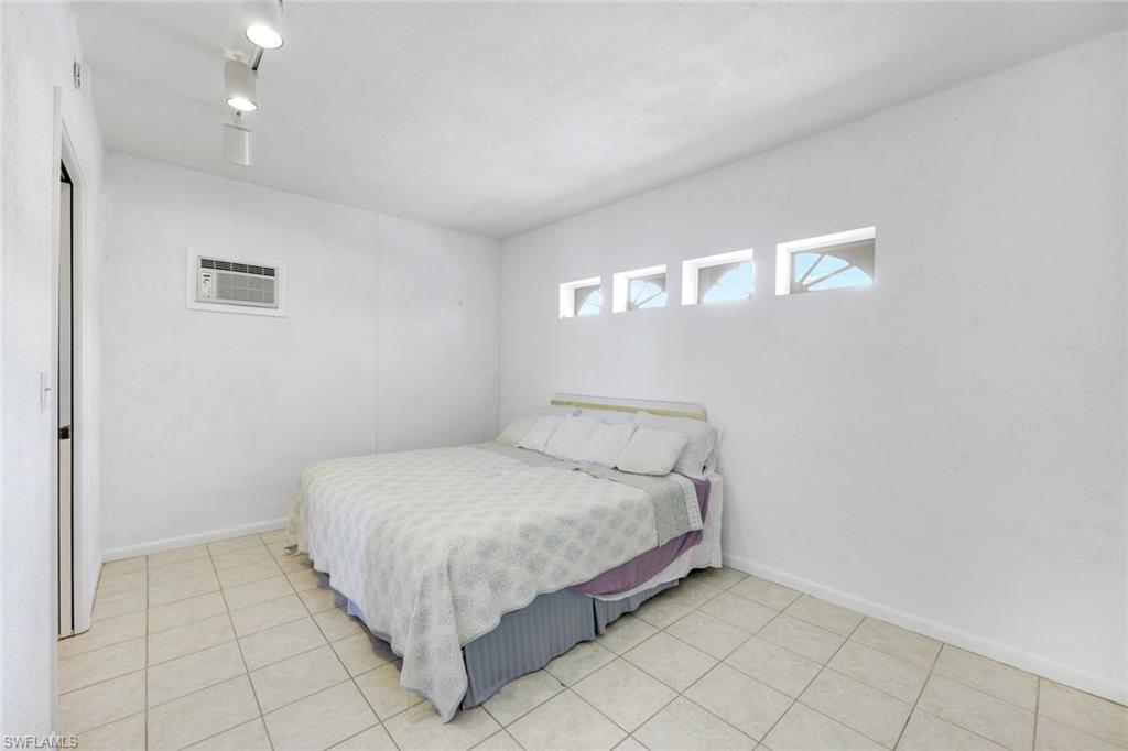 1268 Laurel CT