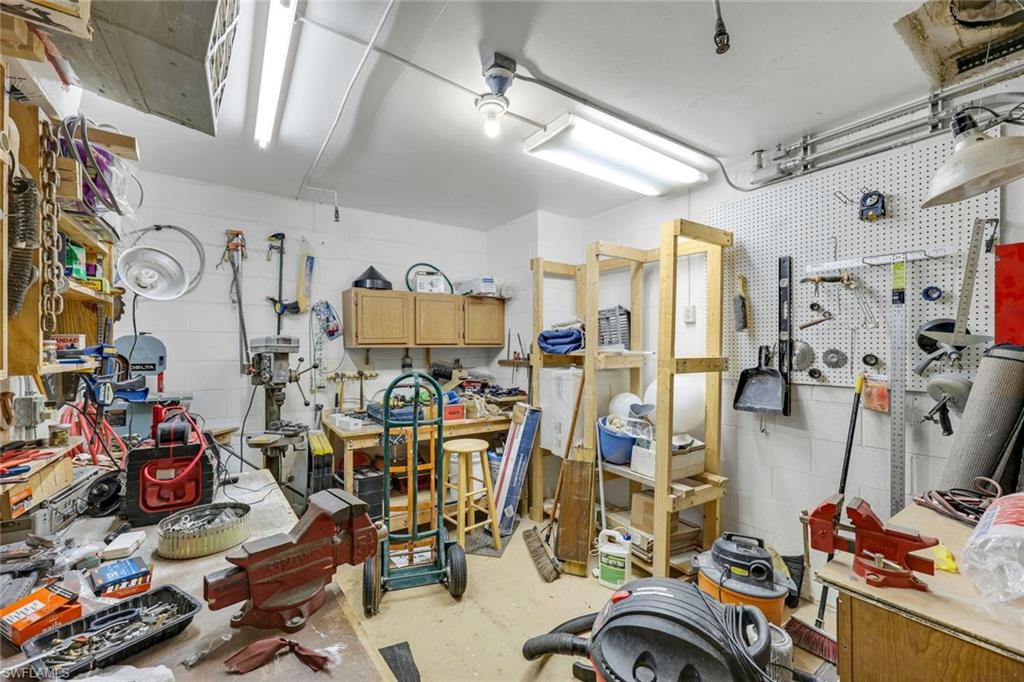 60 Pelican ST W # 407, NAPLES Unit: 407