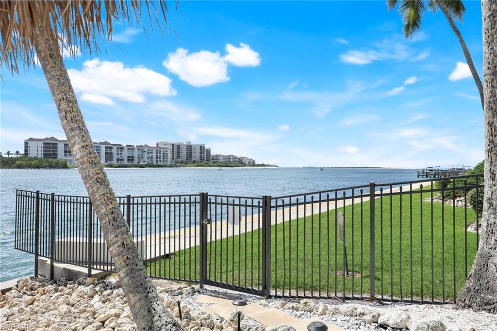 60 Pelican ST W # 407, NAPLES Unit: 407