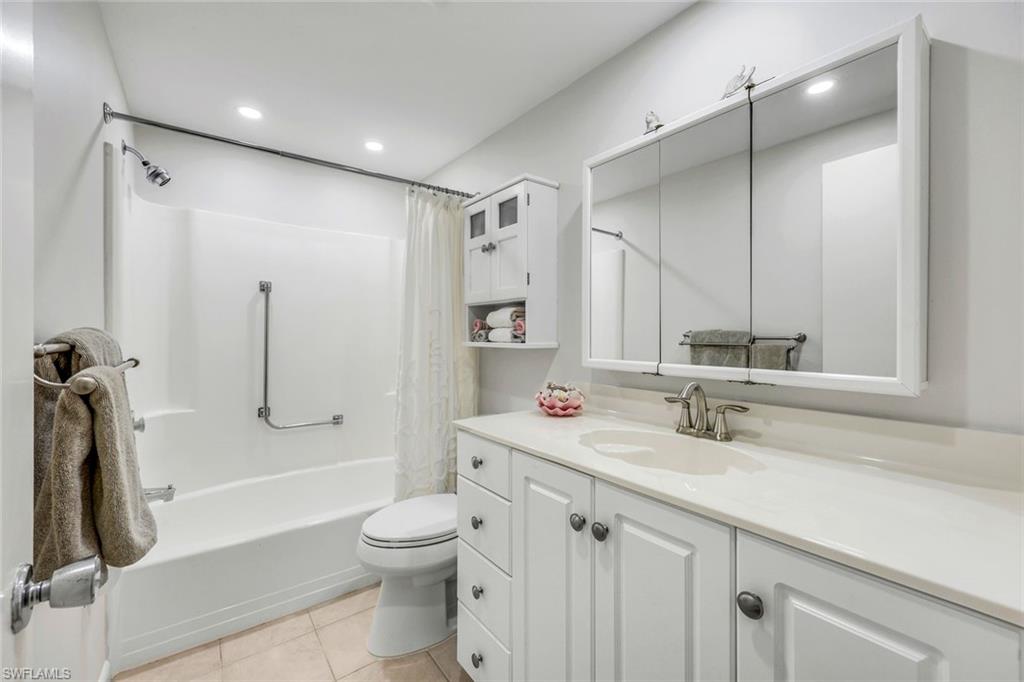 60 Pelican ST W # 407, NAPLES Unit: 407