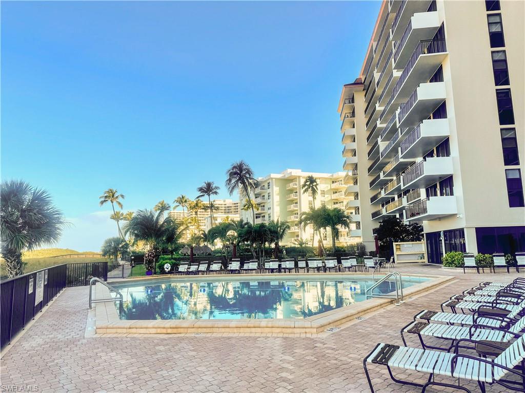 180 Seaview CT 215