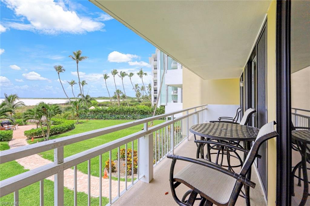 180 Seaview CT 215
