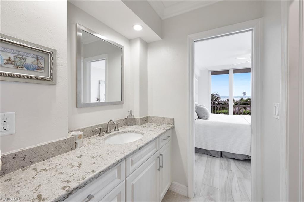 180 Seaview CT 215