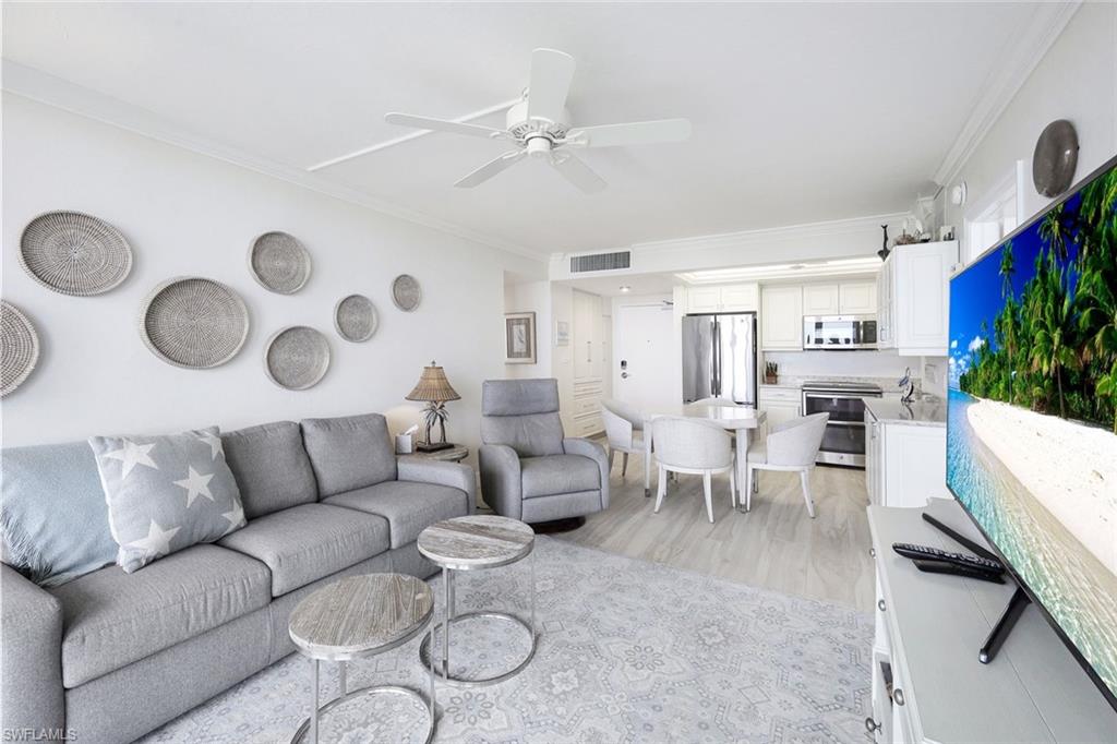 180 Seaview CT 215