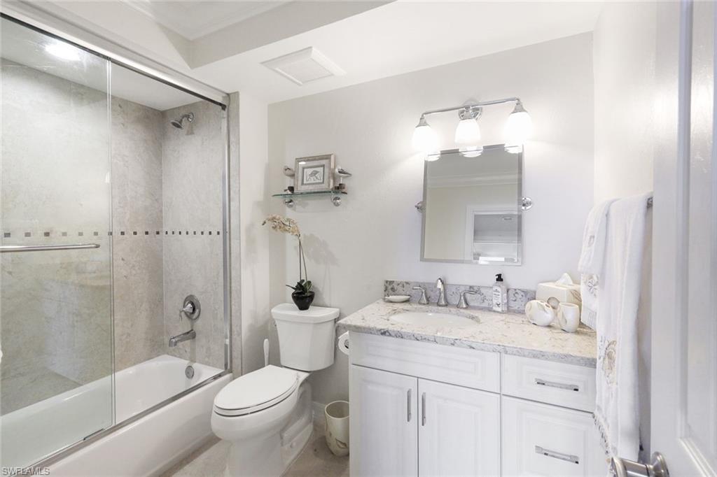 180 Seaview CT 215