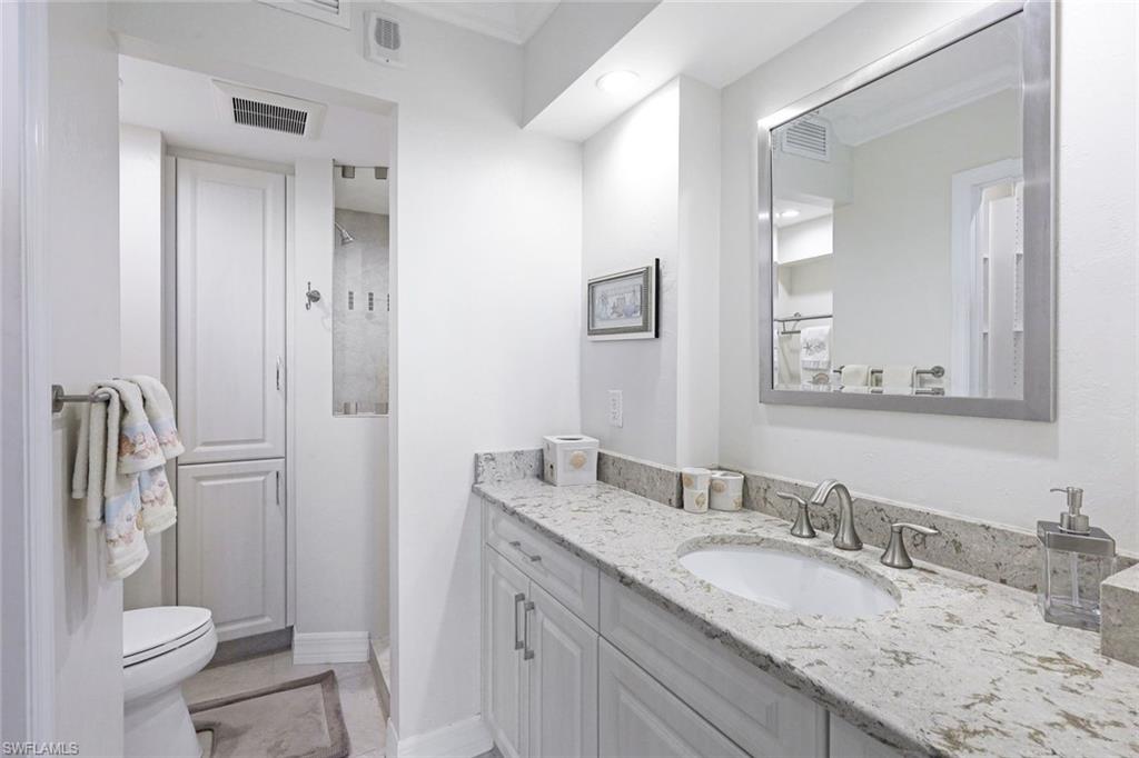 180 Seaview CT 215