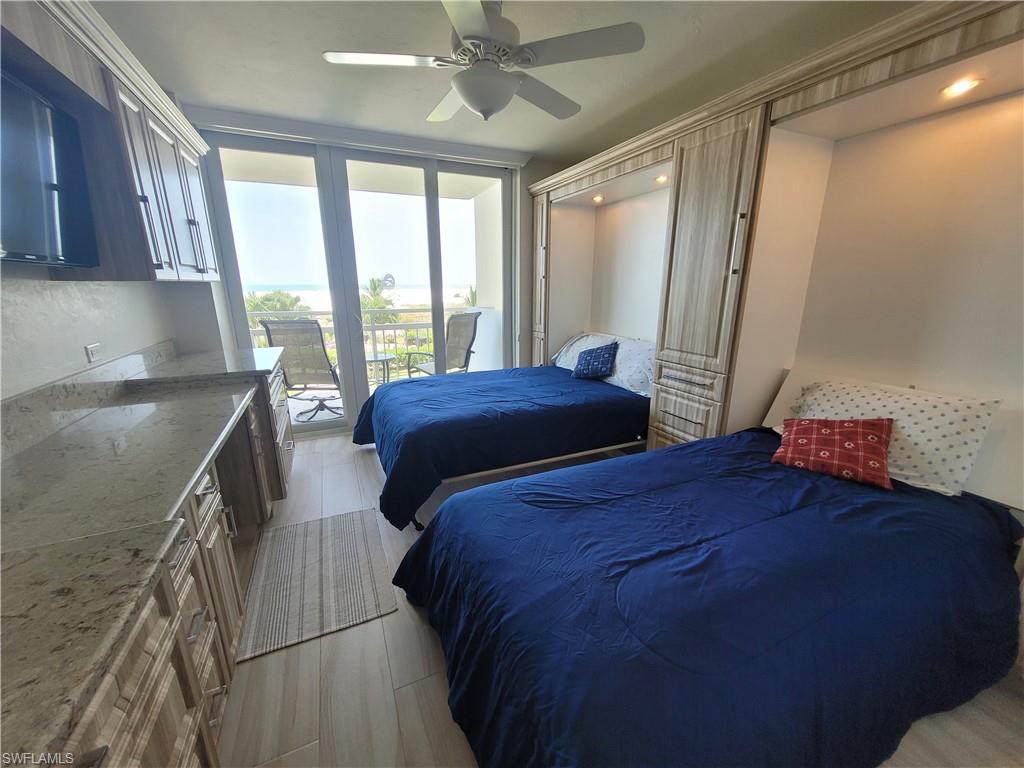180 Seaview CT 215