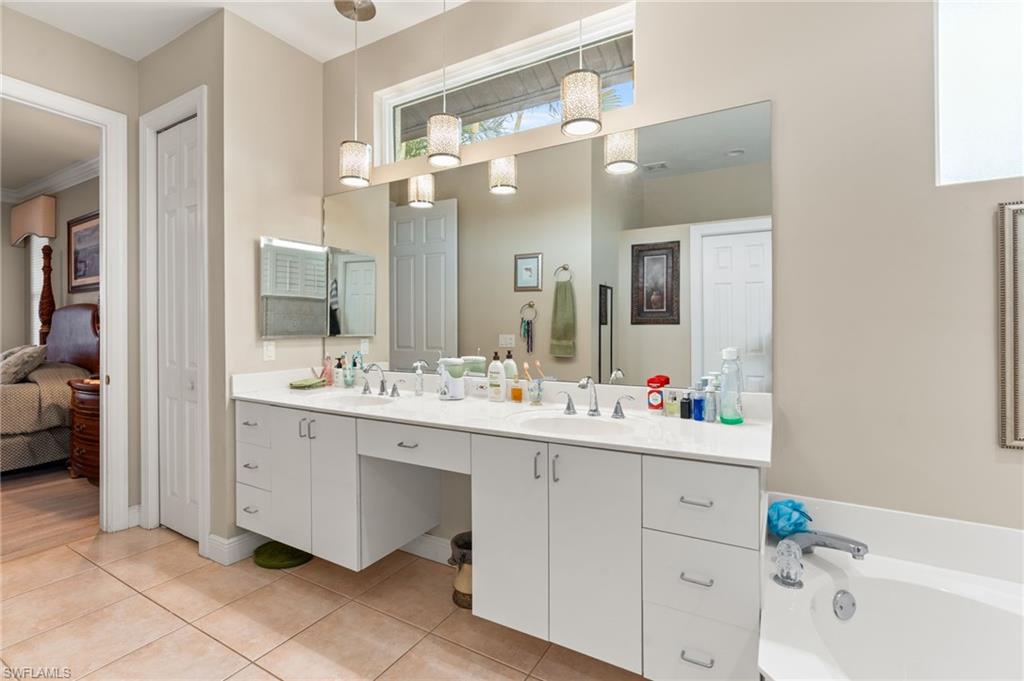 21 Hickory CT