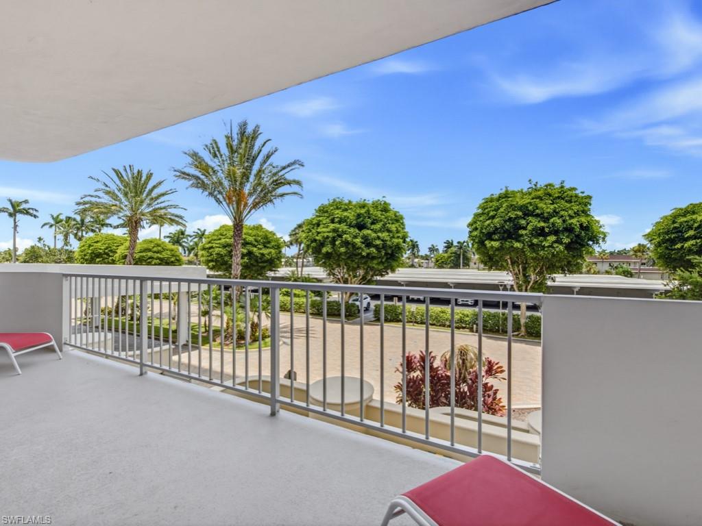 140 Seaview CT 204S