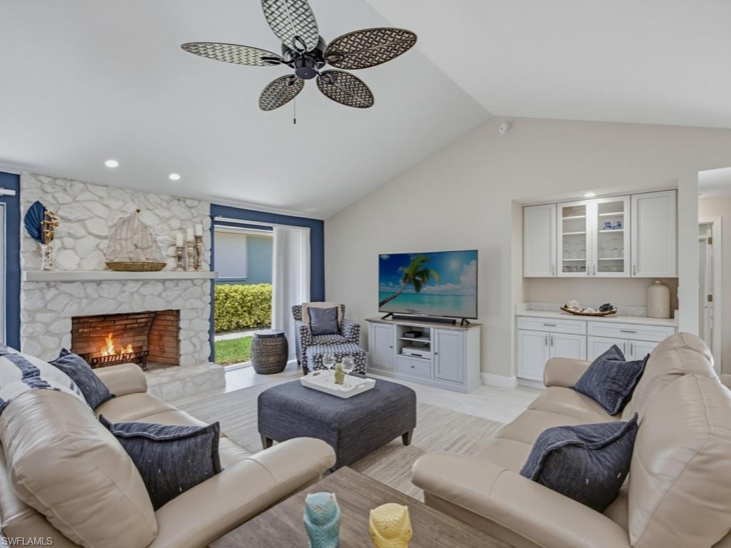 306 Colonial AVE