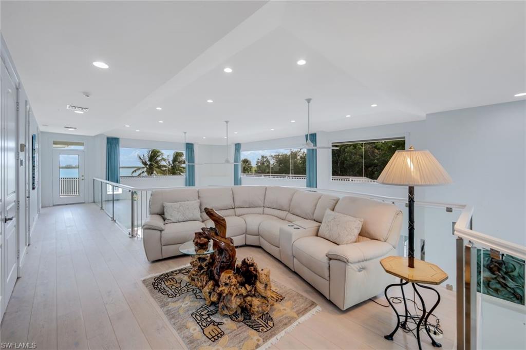 831 Caxambas DR