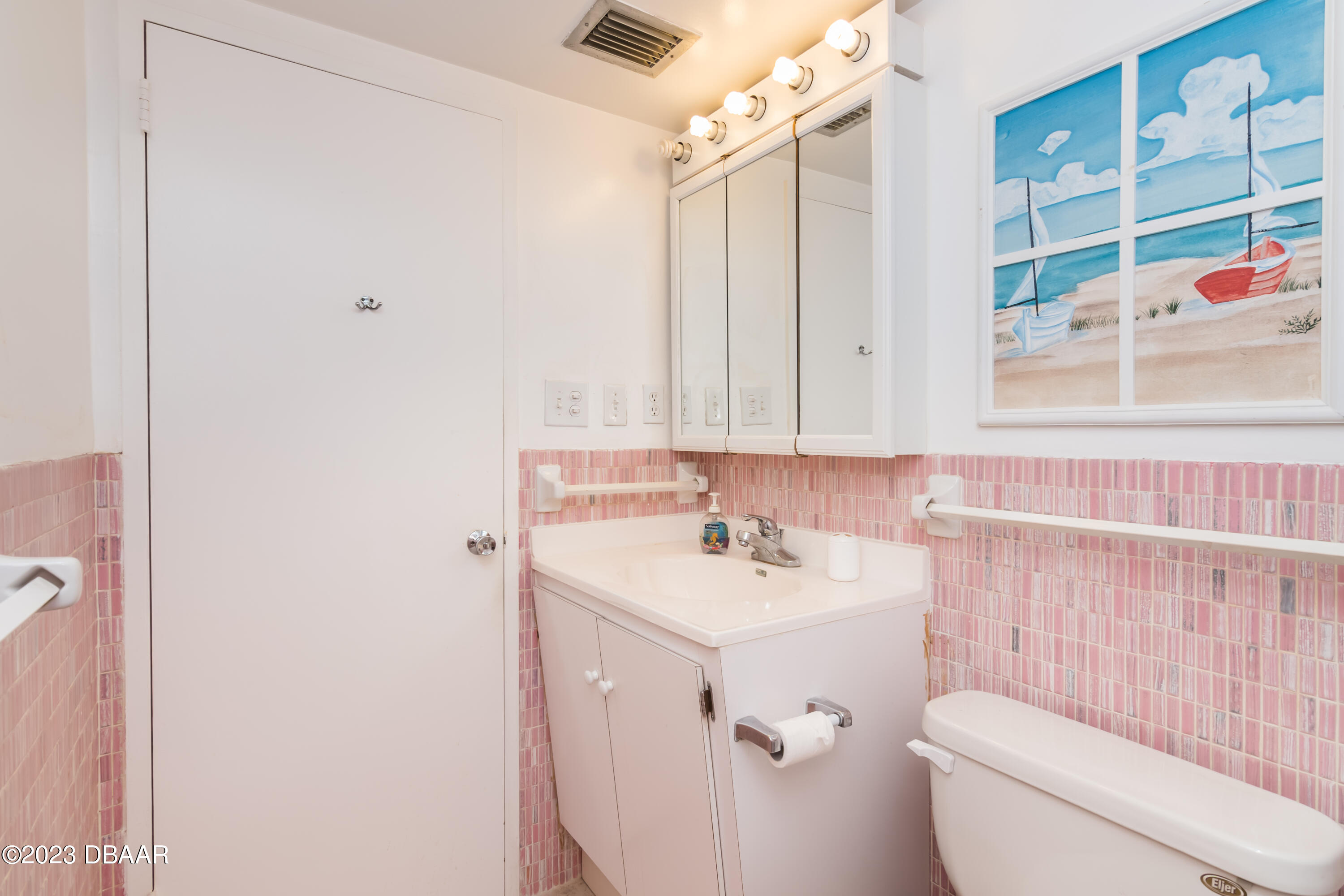 1224 S Peninsula Drive, 208