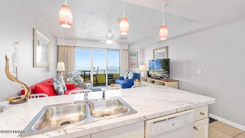 300 N Atlantic Avenue, 906