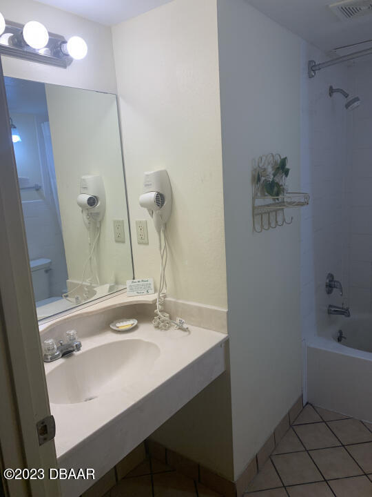 1909 S Atlantic Avenue, 202