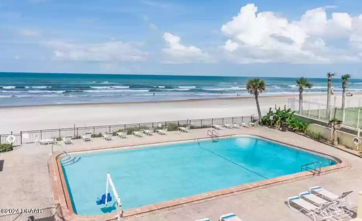 1909 S Atlantic Avenue, 203,204