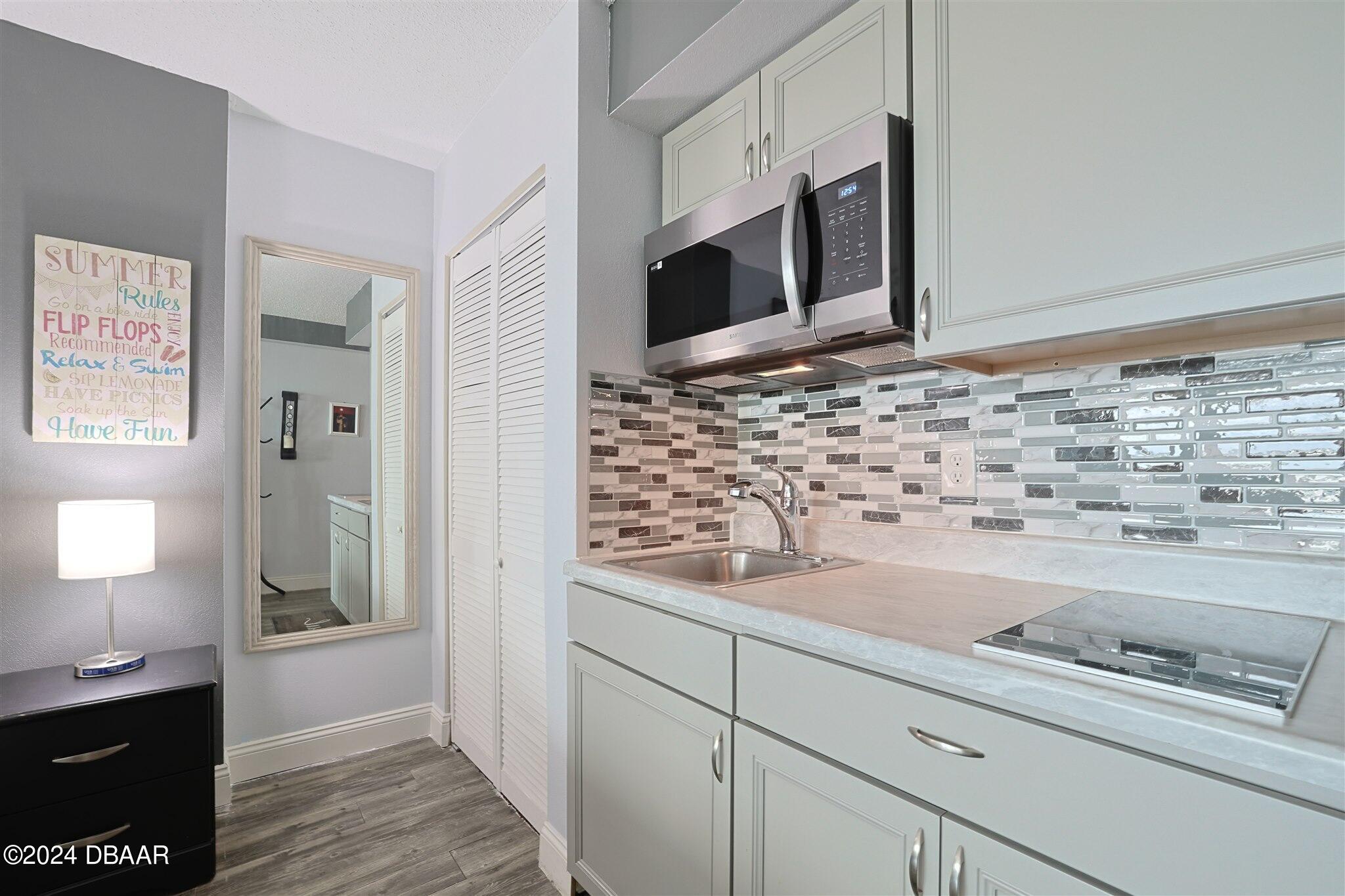 1909 S Atlantic Avenue, 902