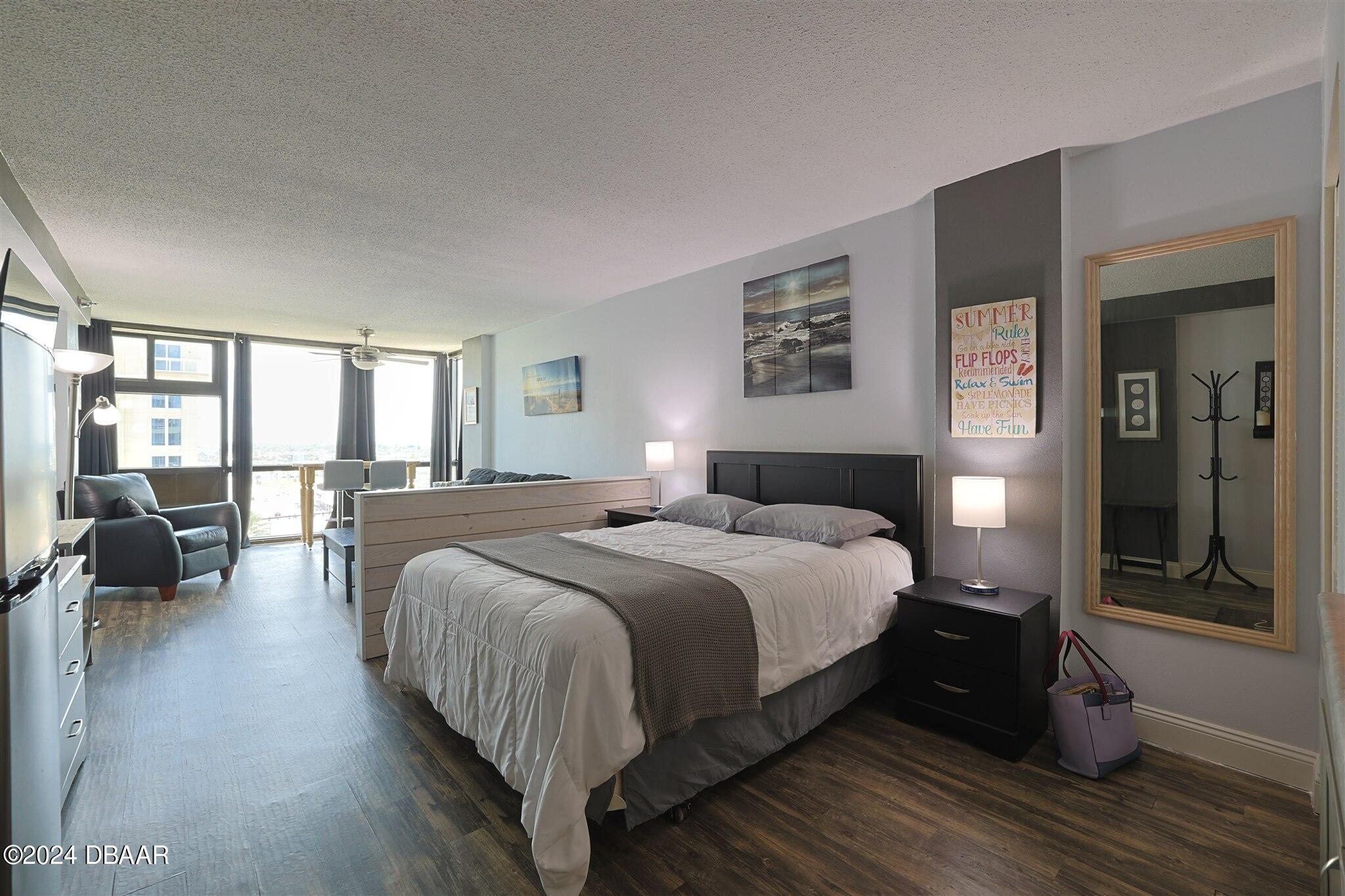 1909 S Atlantic Avenue, 902