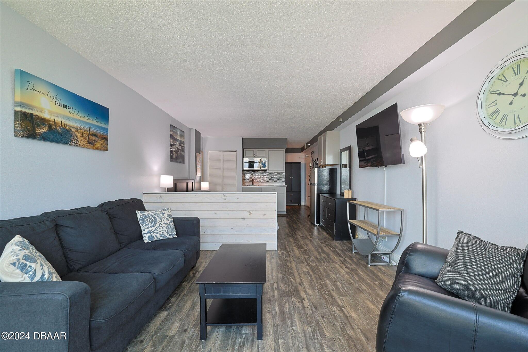 1909 S Atlantic Avenue, 902