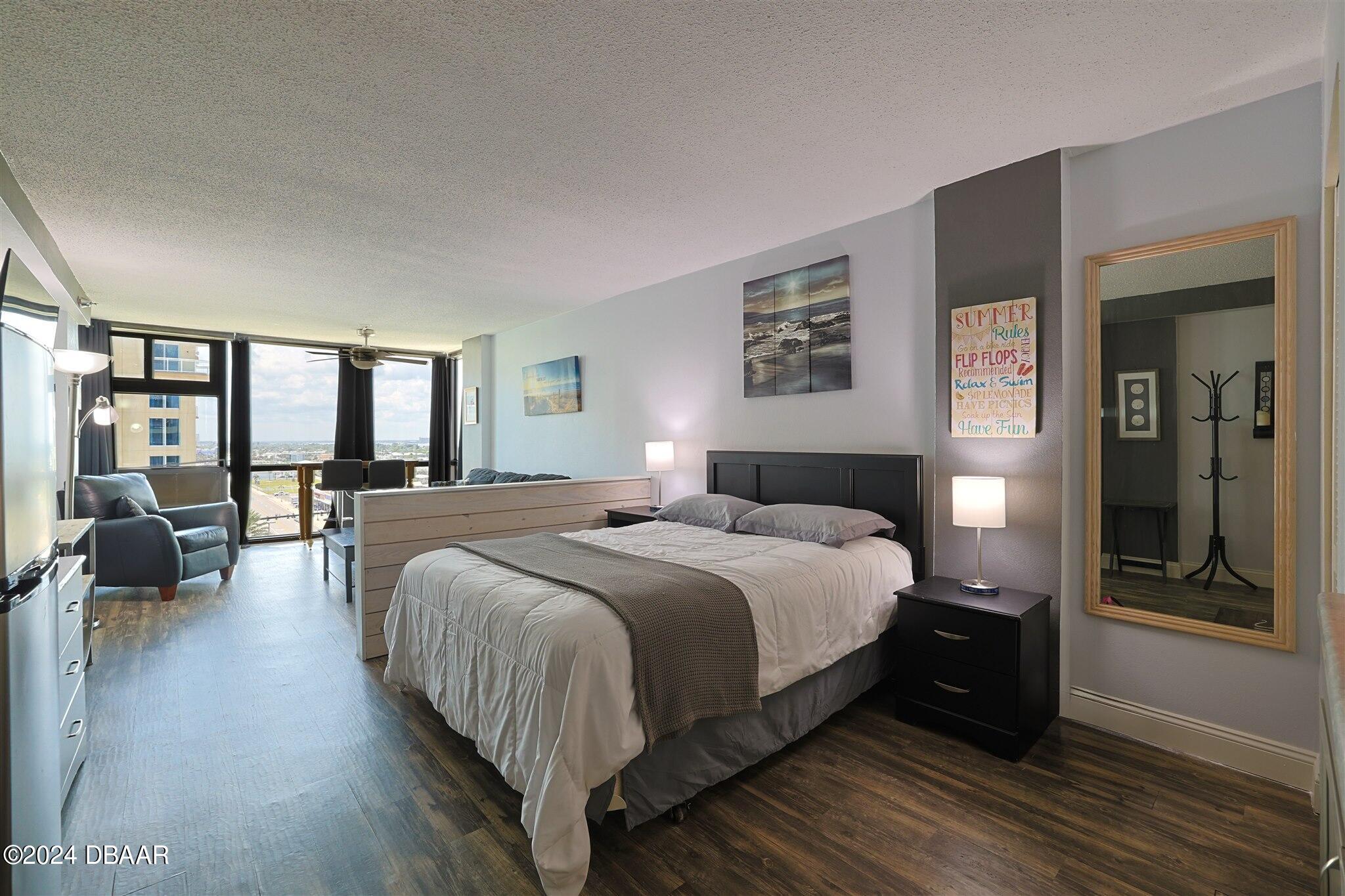 1909 S Atlantic Avenue, 902