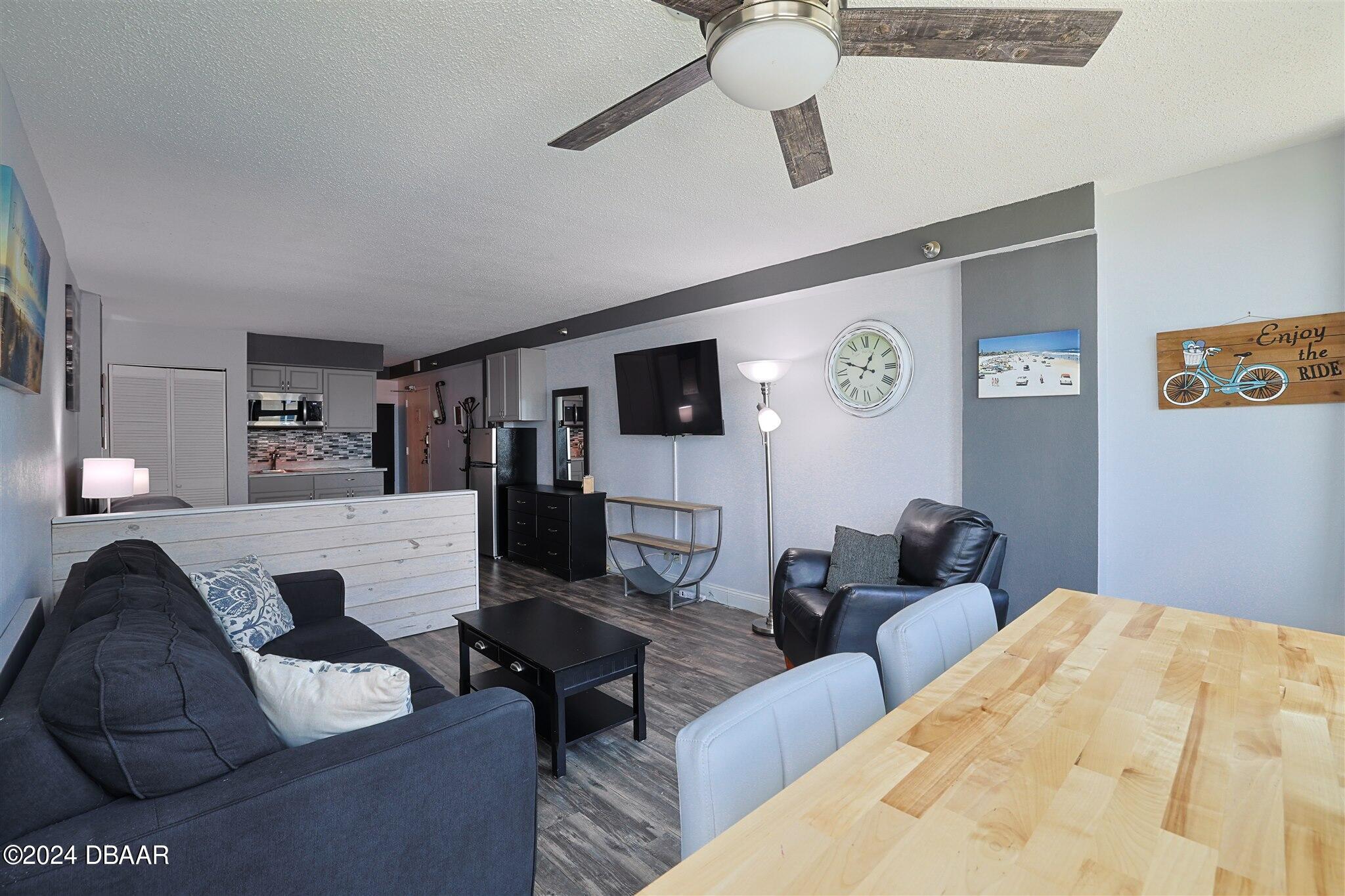 1909 S Atlantic Avenue, 902