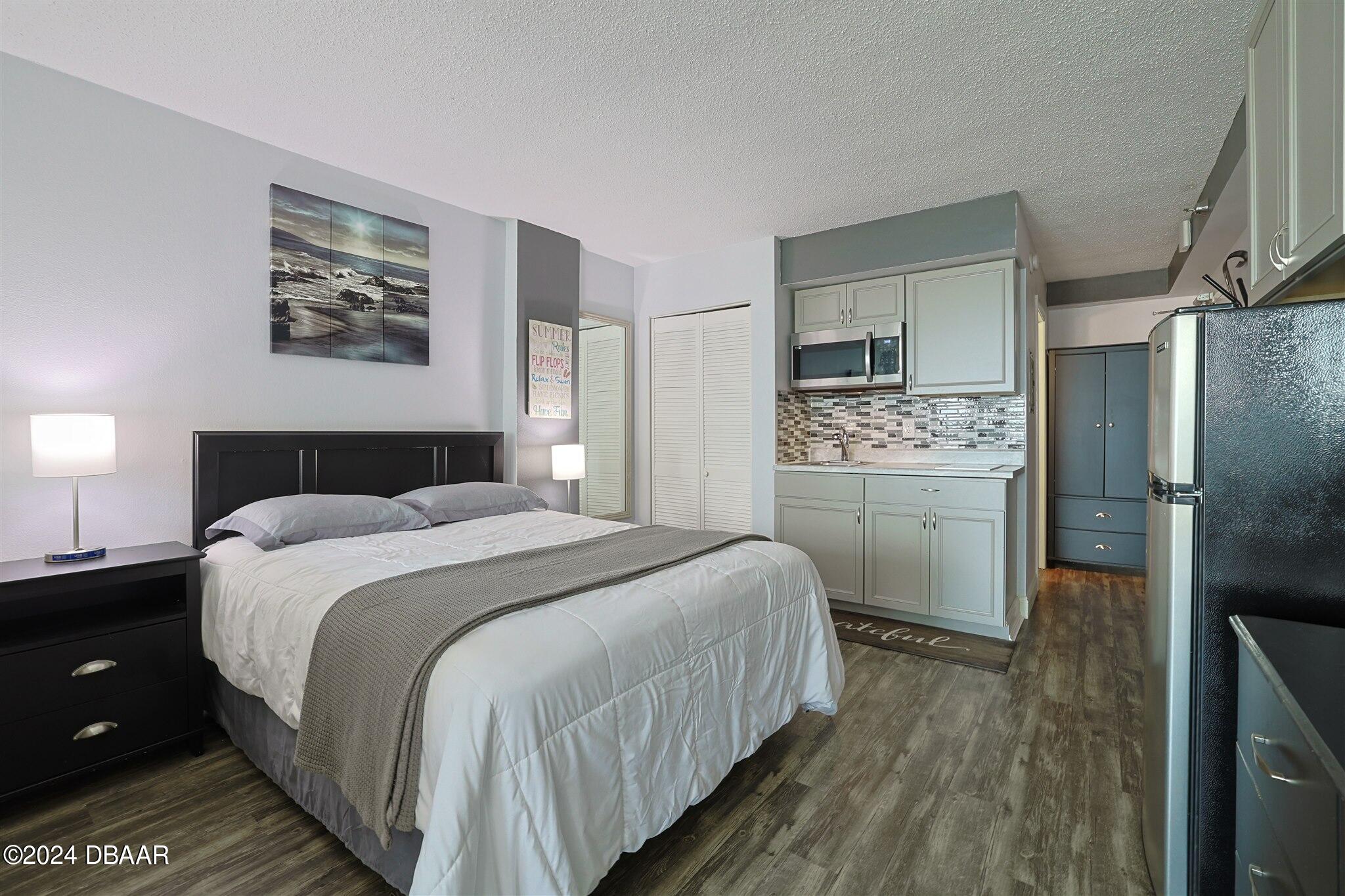 1909 S Atlantic Avenue, 902