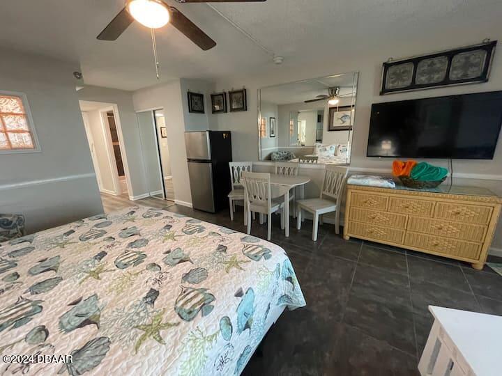 313 S Atlantic Avenue, 425