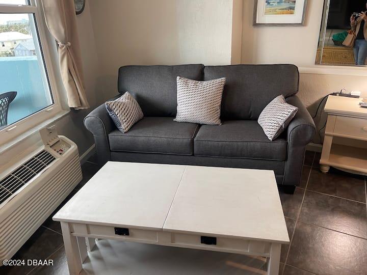 313 S Atlantic Avenue, 425