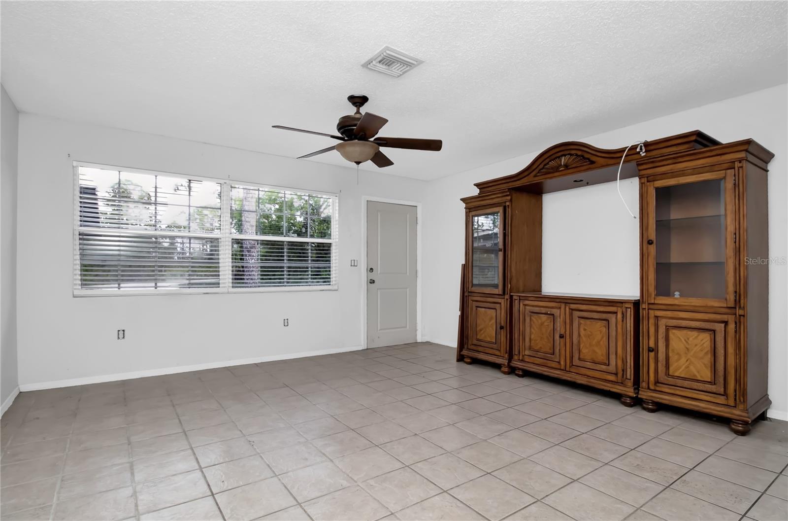 27503 N TWIN LAKES DR