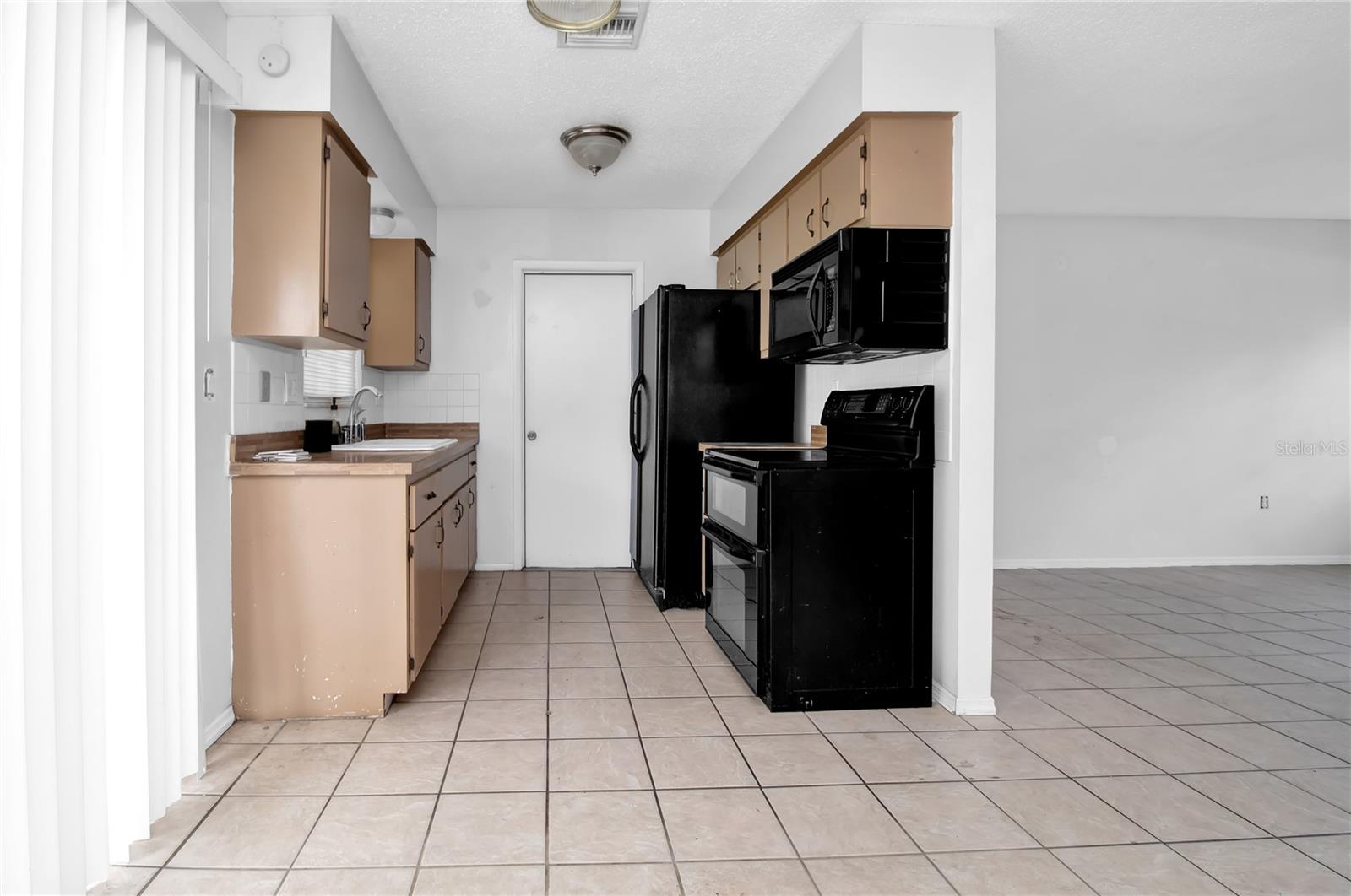 27503 N TWIN LAKES DR