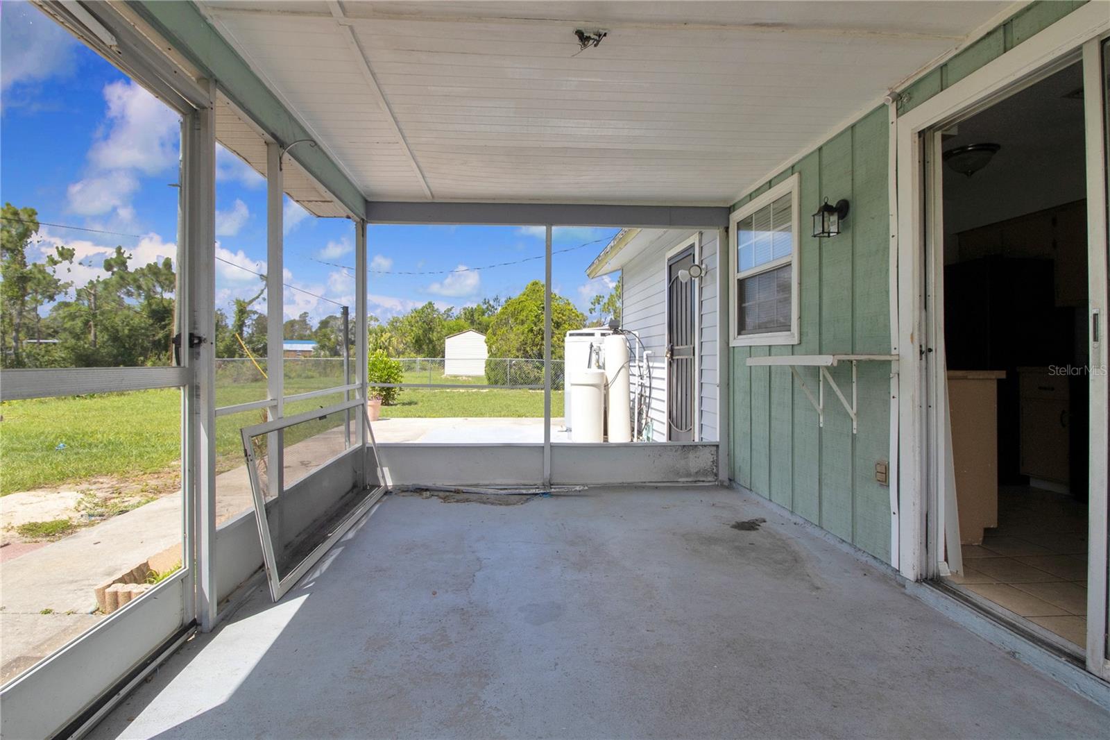 27503 N TWIN LAKES DR