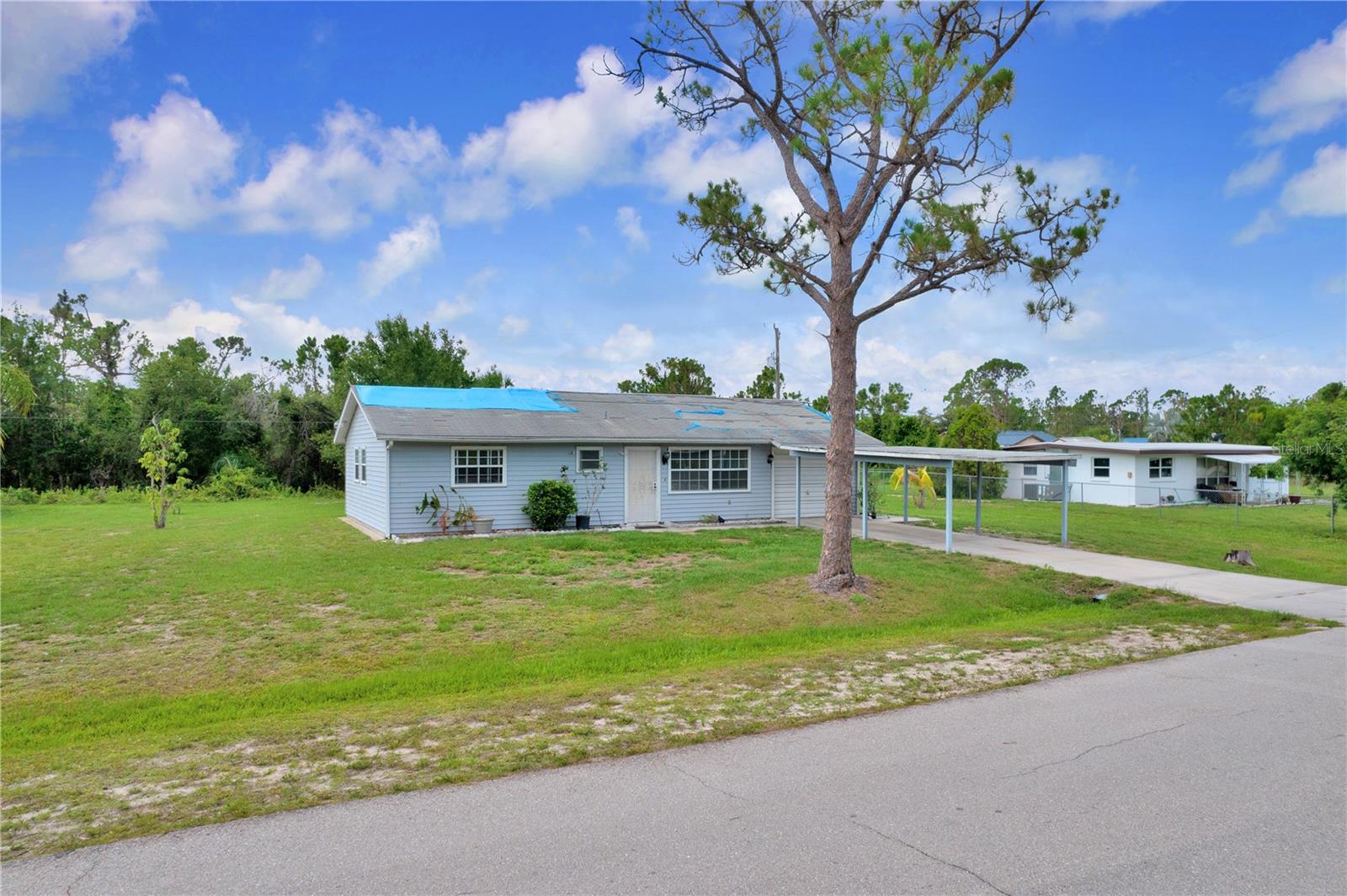 27503 N TWIN LAKES DR