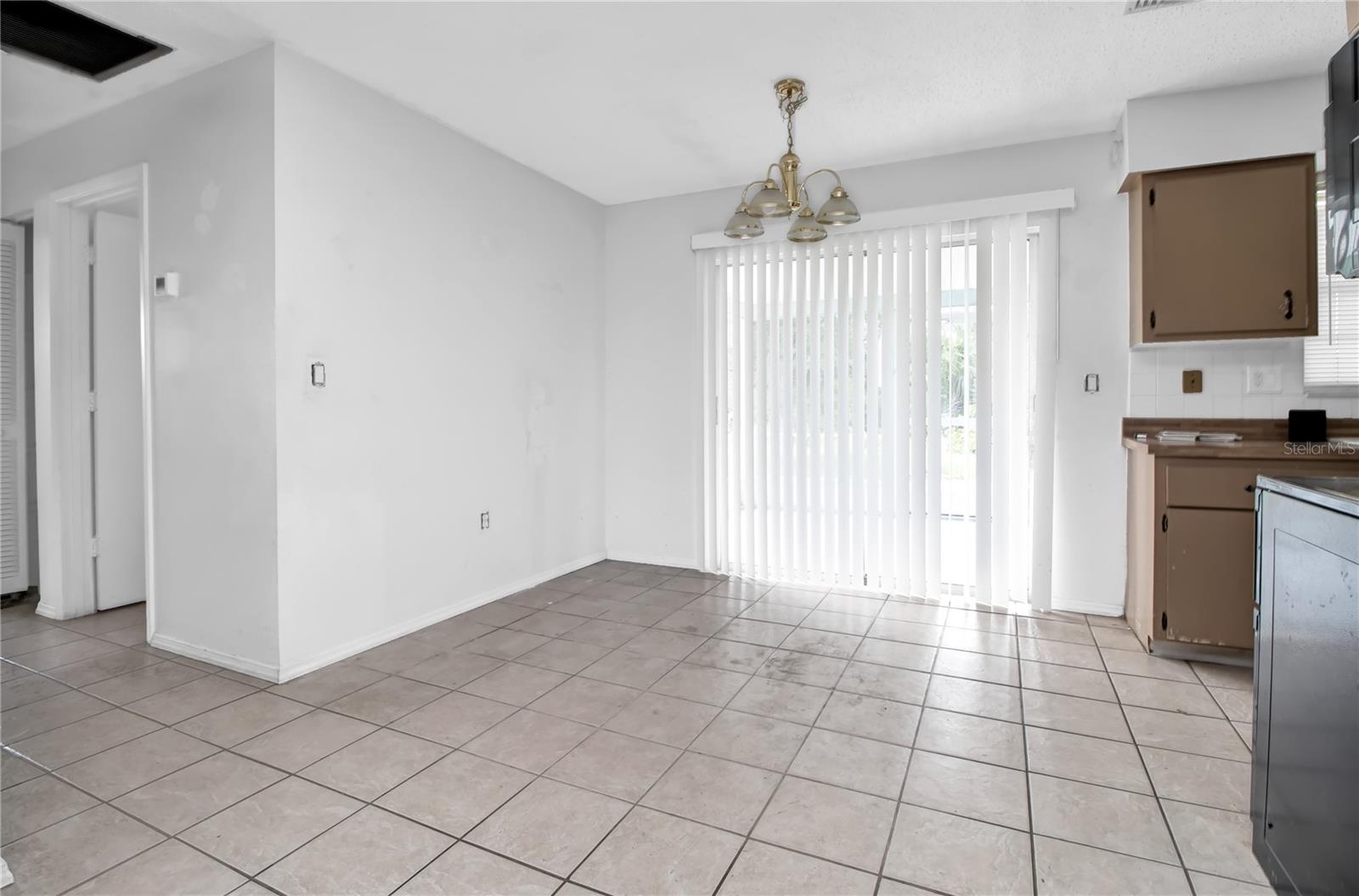 27503 N TWIN LAKES DR