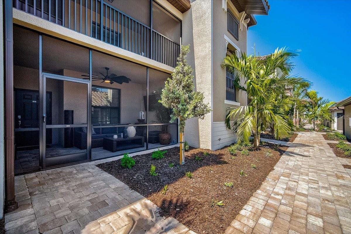 5694 PALMER CIR #101