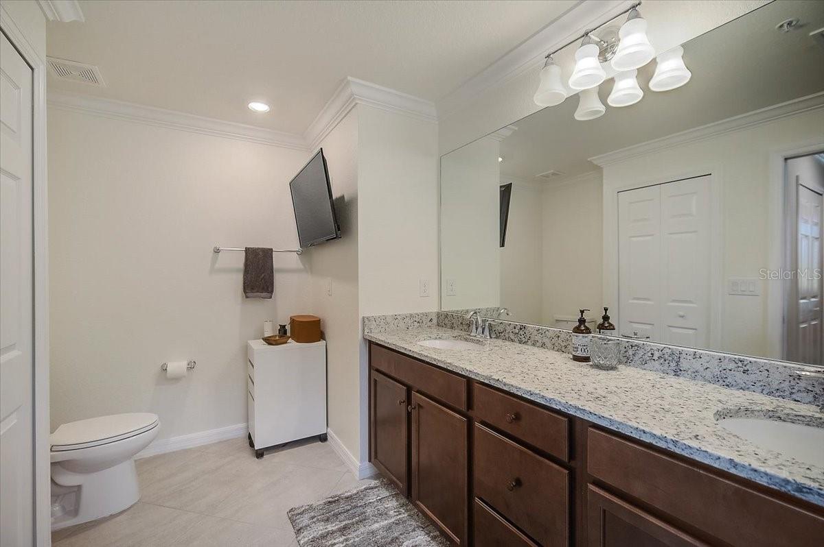 5694 PALMER CIR #101