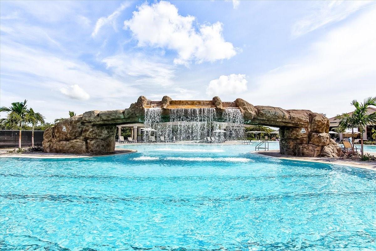 5694 PALMER CIR #101