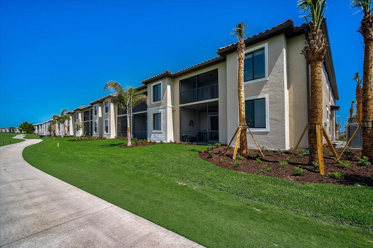 5694 PALMER CIR #101