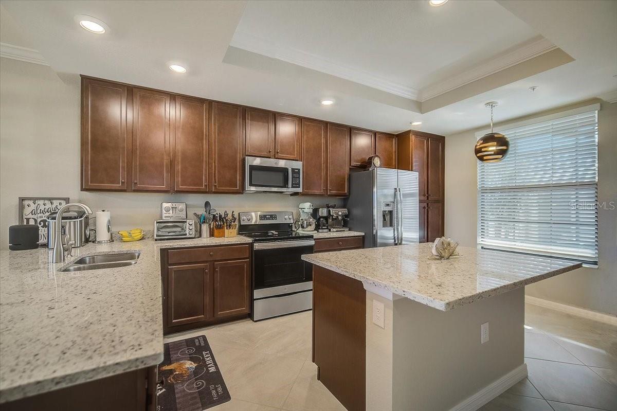 5694 PALMER CIR #101