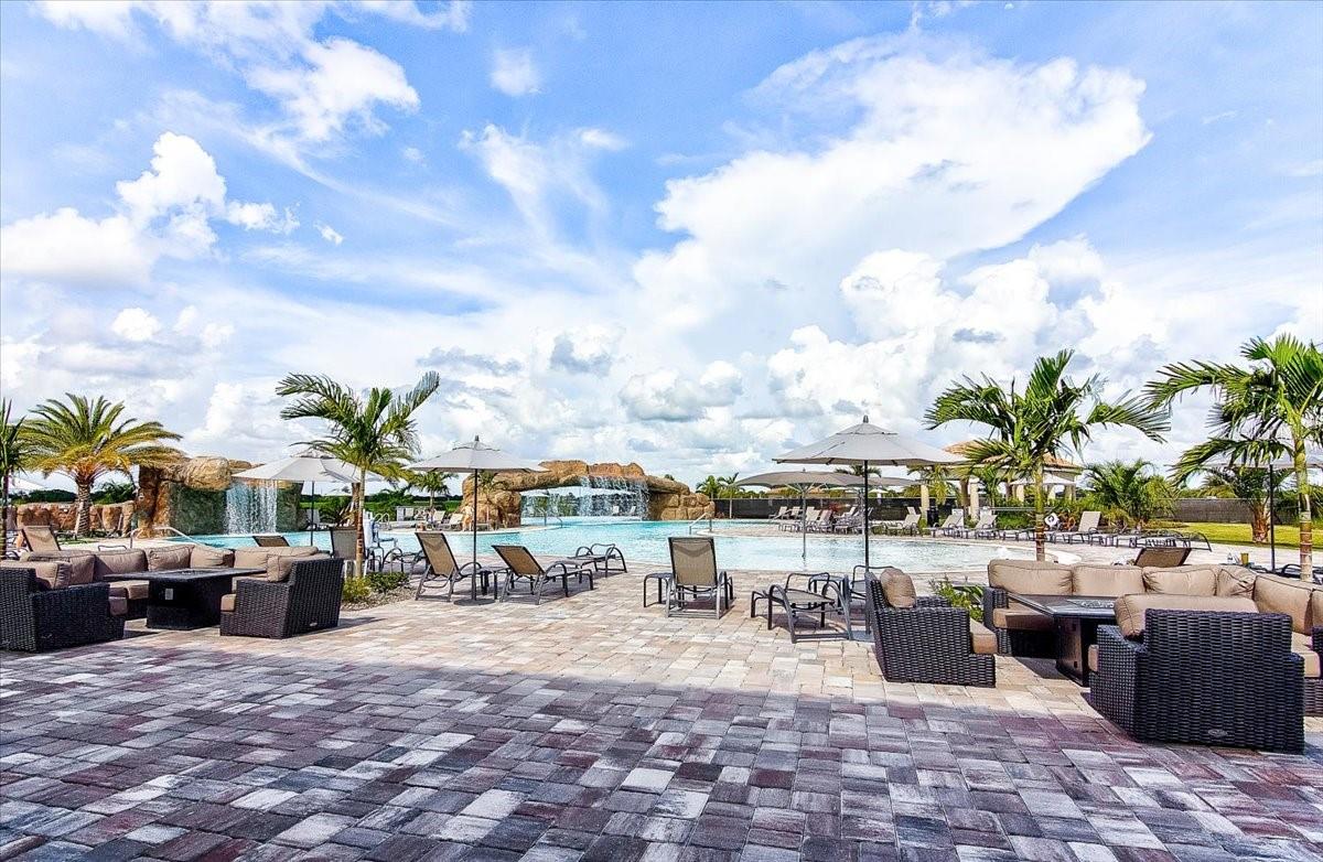 5694 PALMER CIR #101