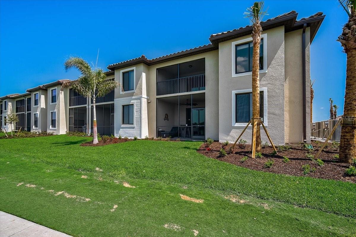 5694 PALMER CIR #101