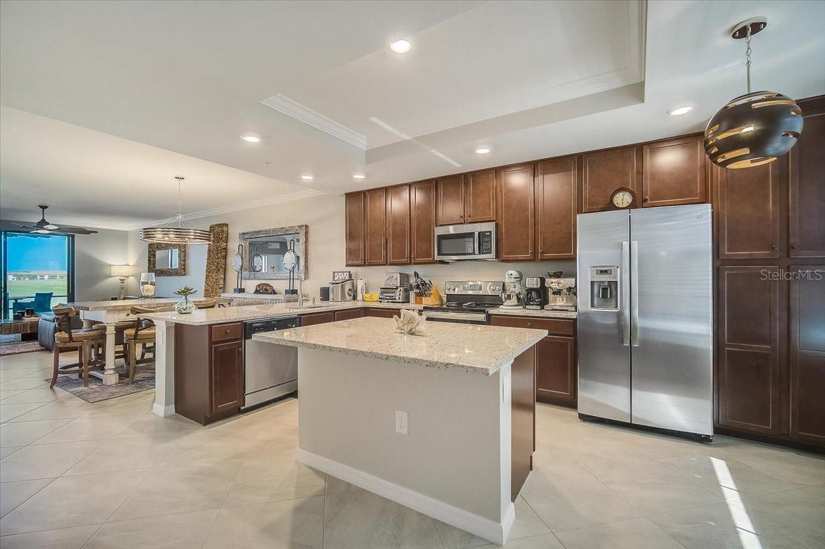 5694 PALMER CIR #101