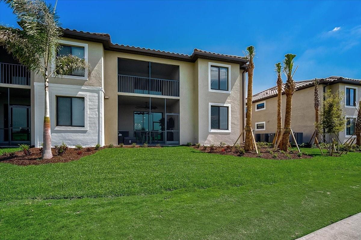 5694 PALMER CIR #101