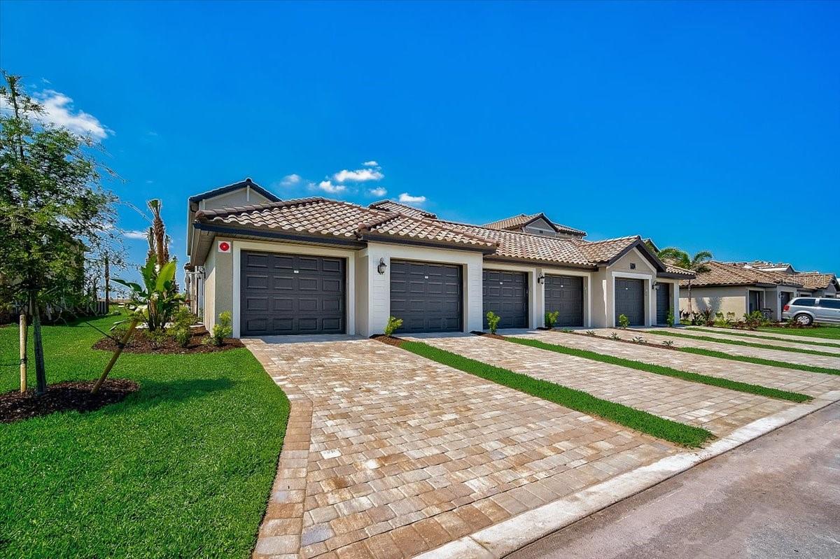 5694 PALMER CIR #101