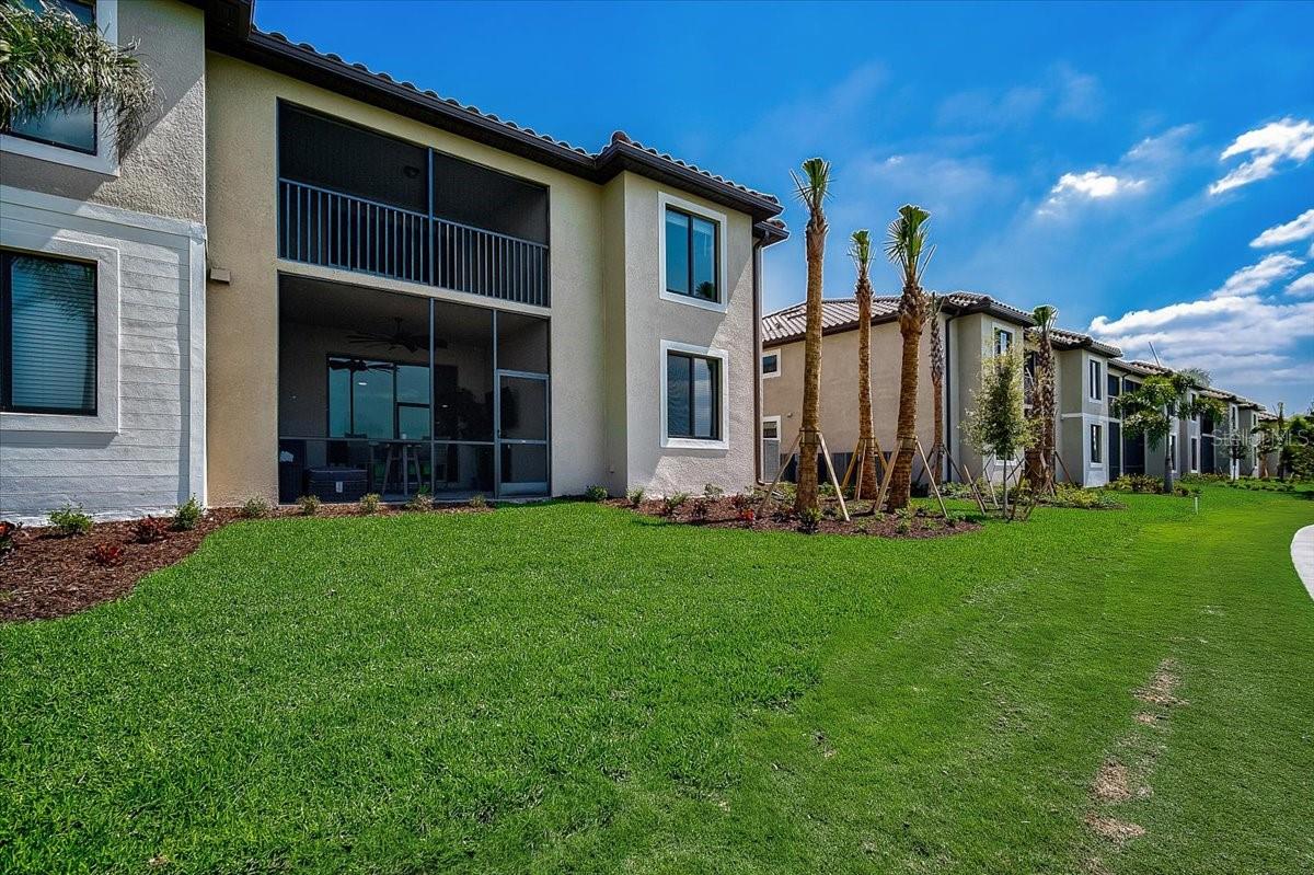 5694 PALMER CIR #101