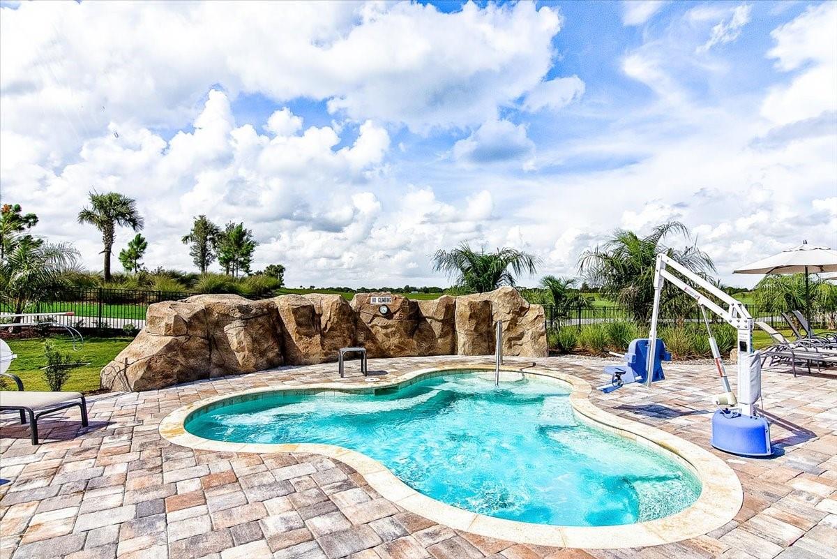 5694 PALMER CIR #101