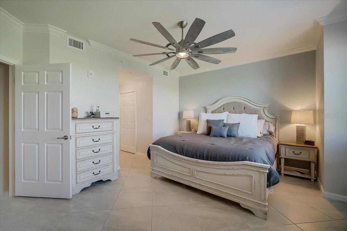 5694 PALMER CIR #101