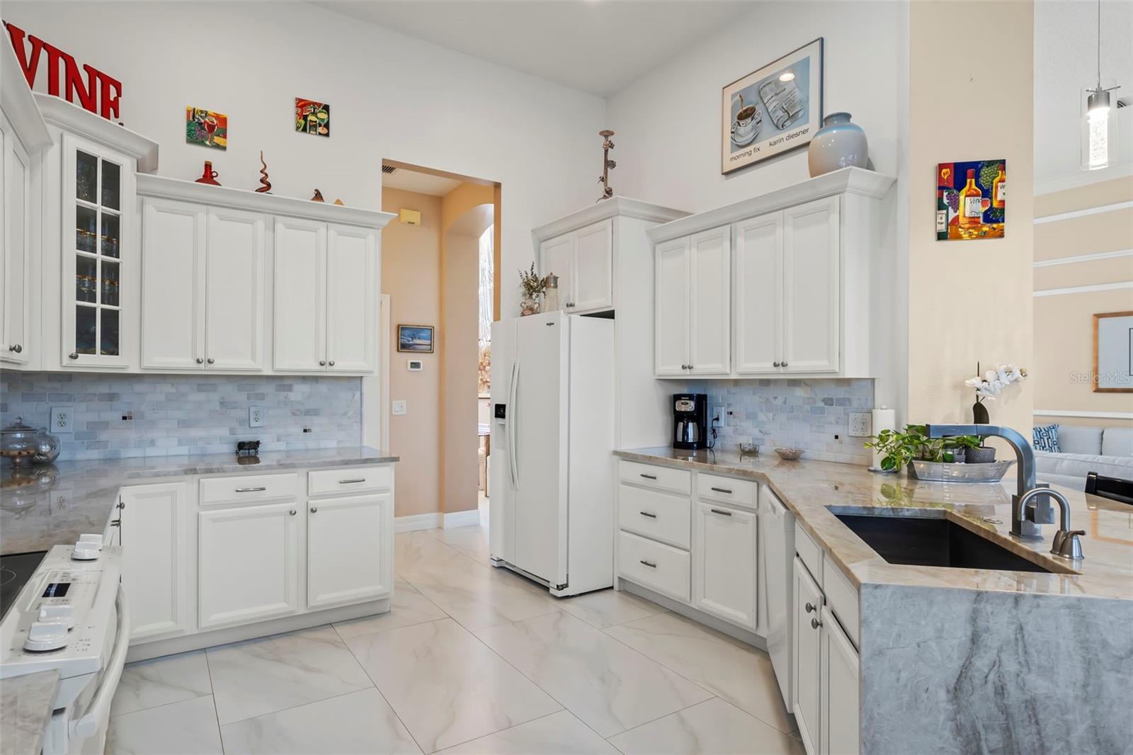 6880 PAN AMERICAN BLVD