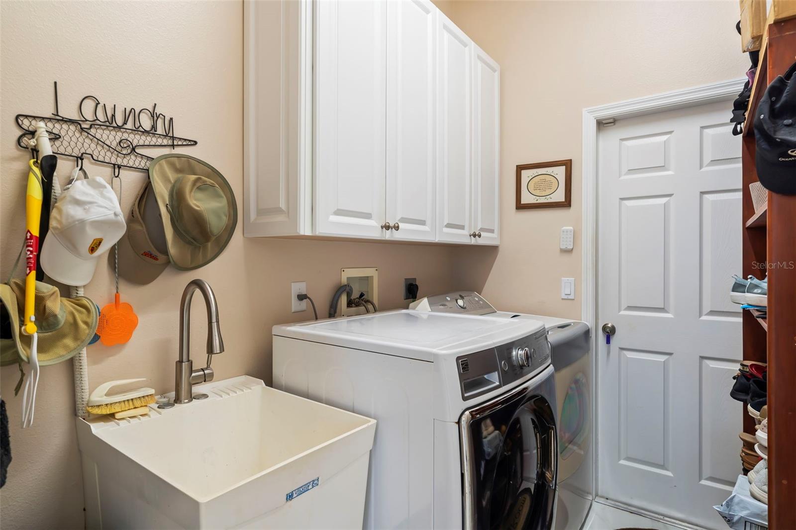 6880 PAN AMERICAN BLVD