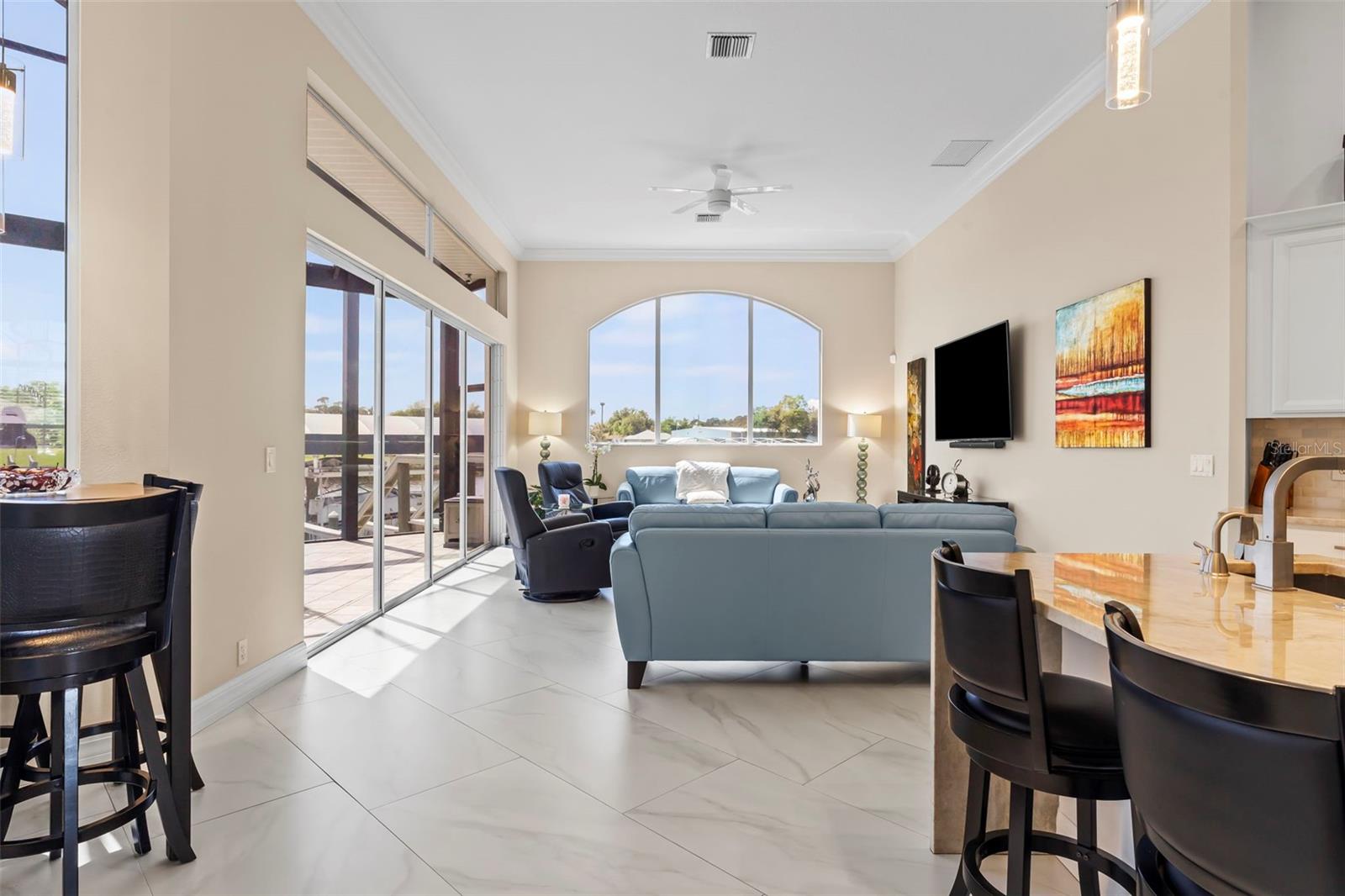 6880 PAN AMERICAN BLVD